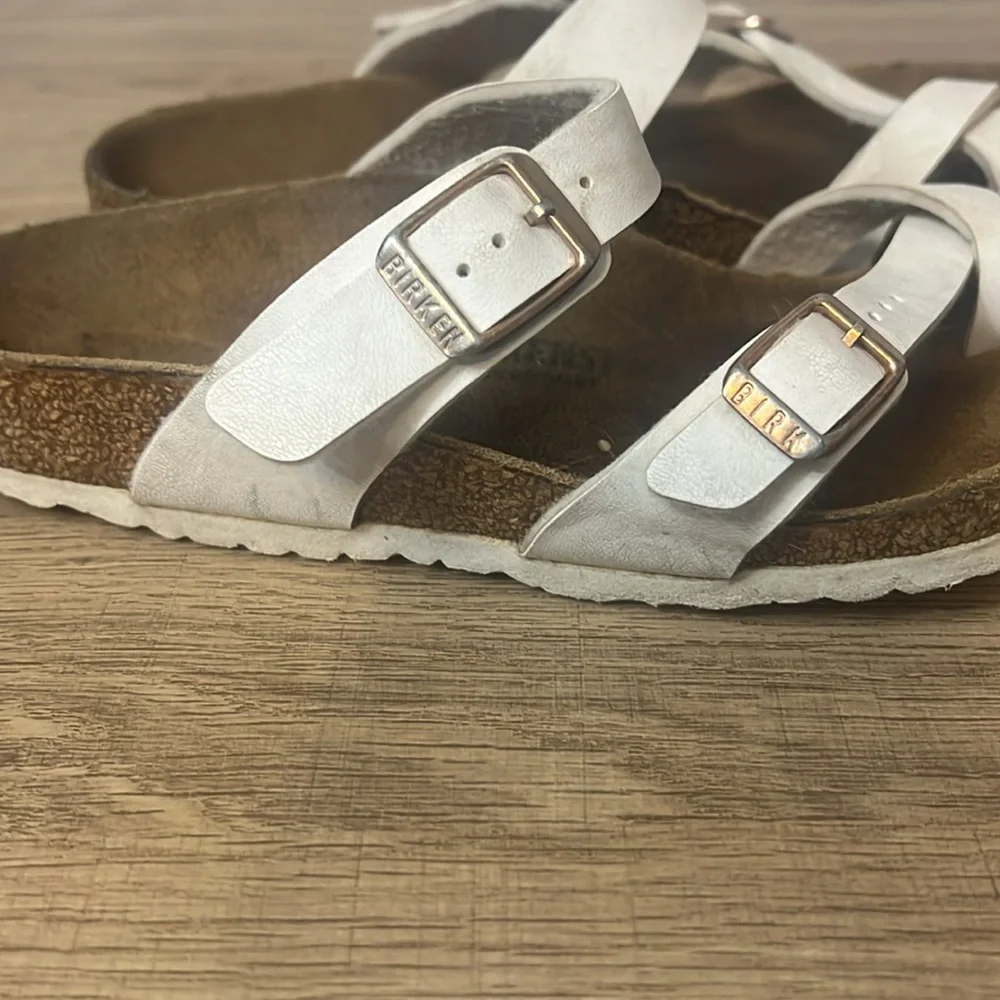 Birkenstock, white sandals, kids sz 2